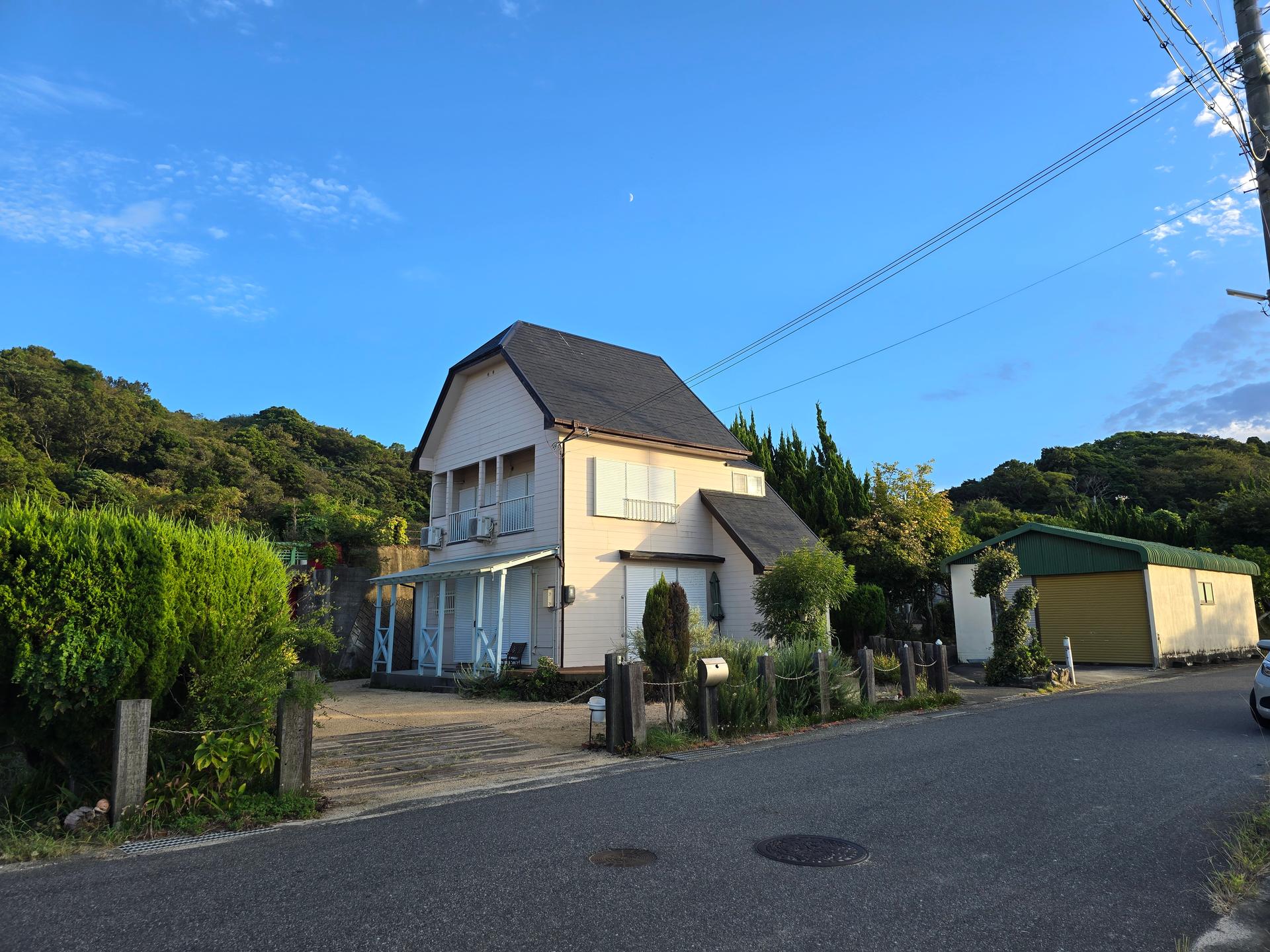 淡路島TnewT民泊 - 海まで徒歩30秒の自然豊かな宿泊空間